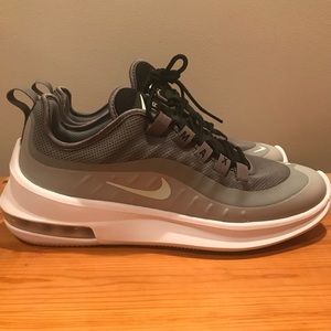 Brand new nike AirMax Axis